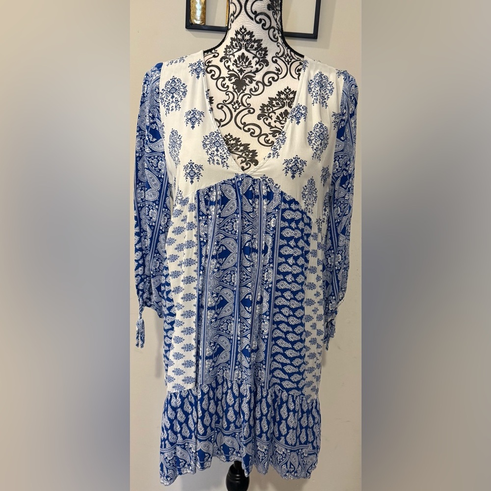 entro V-Neck Mini Dress
